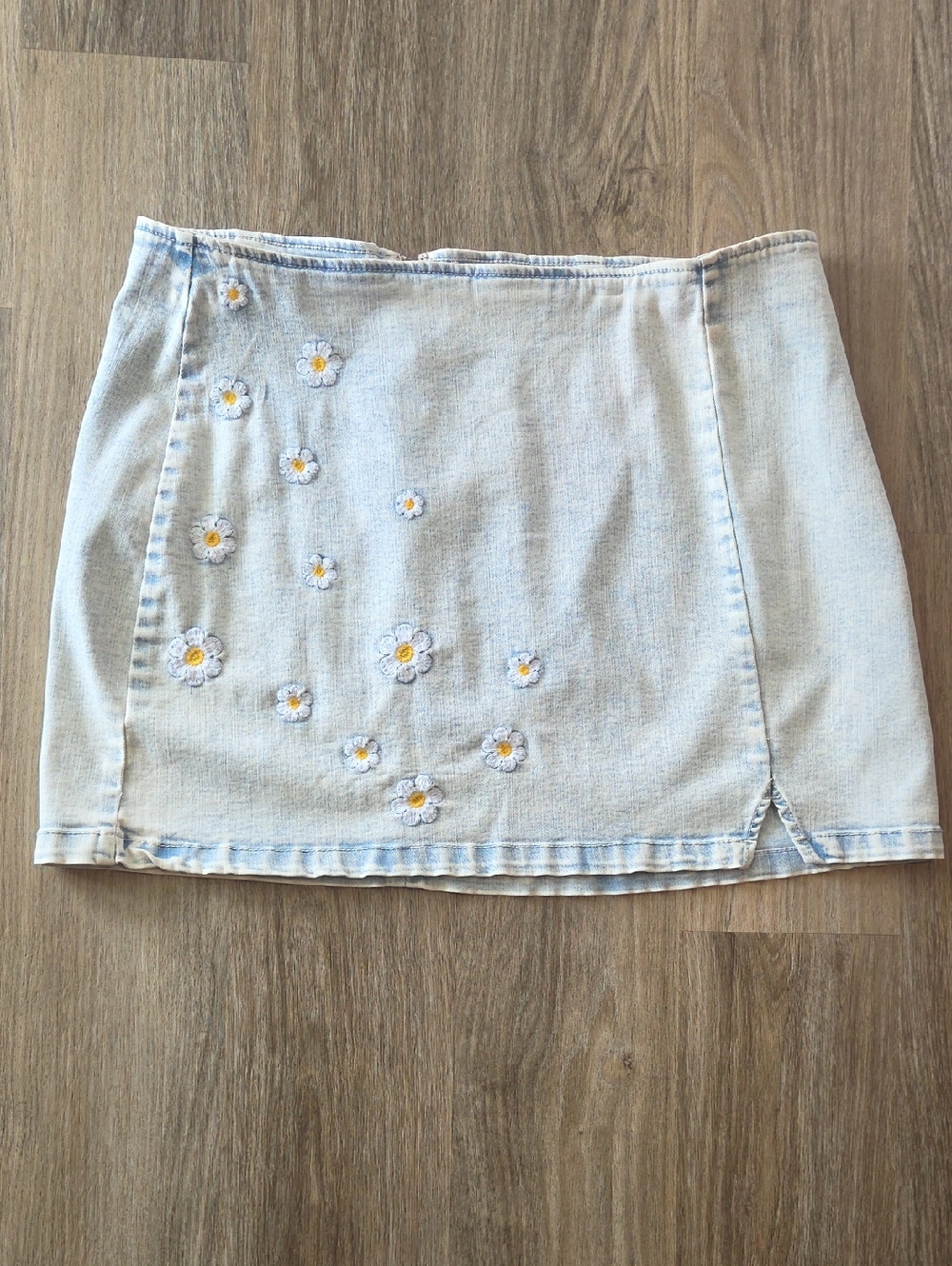 Wild Fable Light Wash Denim Mini Skirt with Daisy Appliqués Size 16